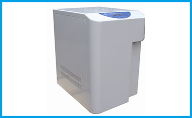 實驗室超純水機特點，自來水進水，同時生產純水和超純水，極大的滿足了實驗室的用水需求；產品小型集成化、模塊化、人性化設計，方便使用，占地面積小，外形美觀；水質下降報警功能，耗材使用到期更換提醒等功能；水質穩定，節水、節電、節時。