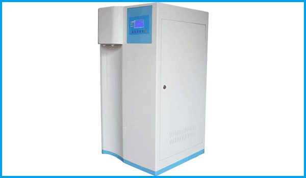 真正的智能醫用實驗室超純水機：采用微處理器自動控制.系統具有自動判別預處理柱、反滲透膜、純化柱，超純柱、微濾、超濾、紫外燈管等失效功能。并能聲光報警，以保證機器處在最佳運行狀態。